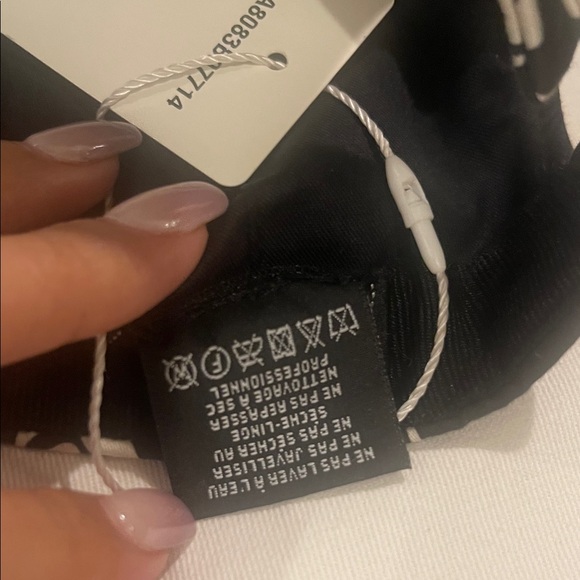 CHANEL 22P Black Baseball Cap with White Logo & Motif Print. - Picture 8 of 12